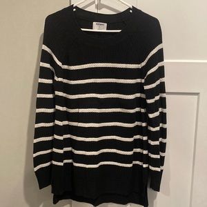 Old Navy black and white striped sweater size M